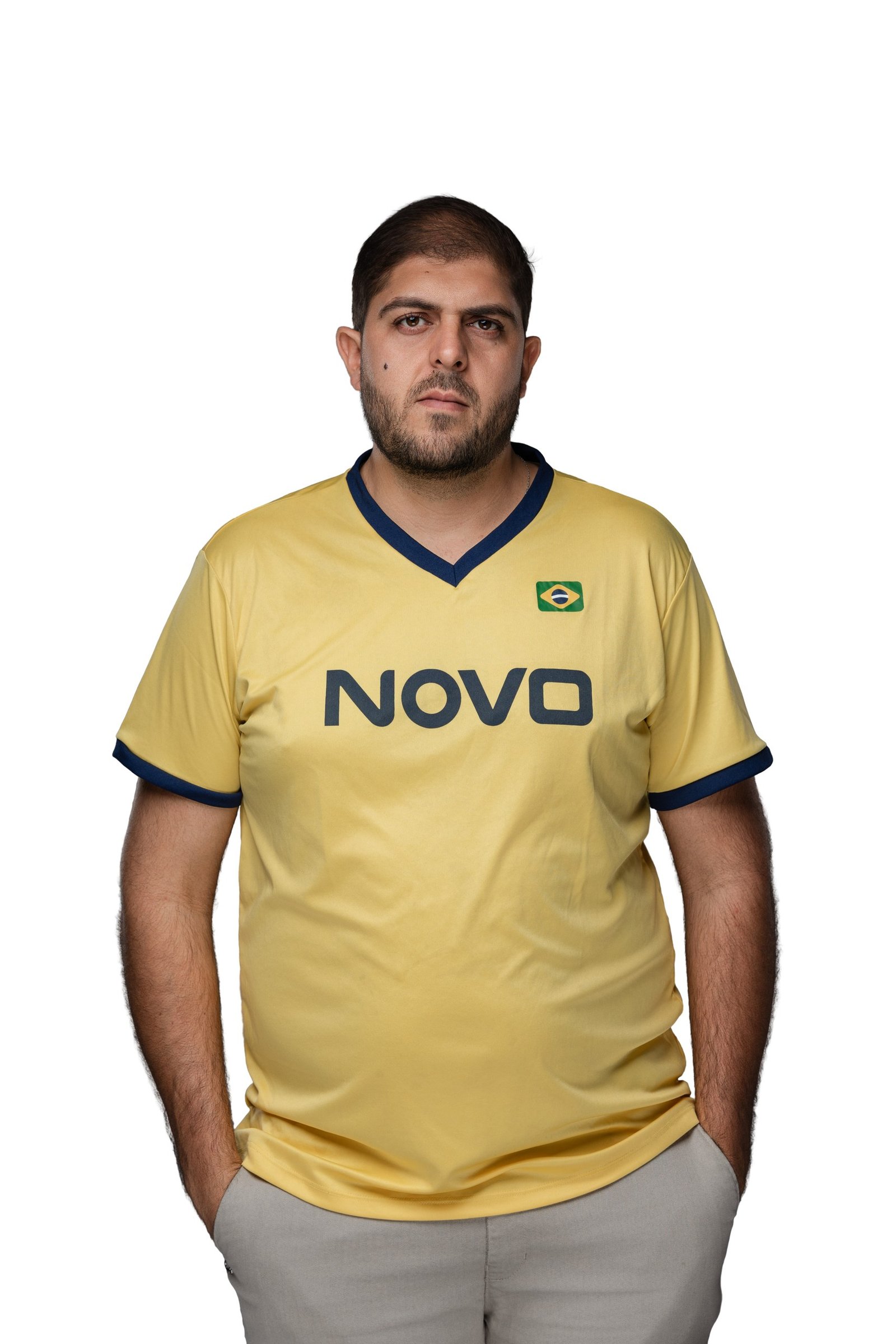 Retrato de Richard Silva com a camisa do NOVO